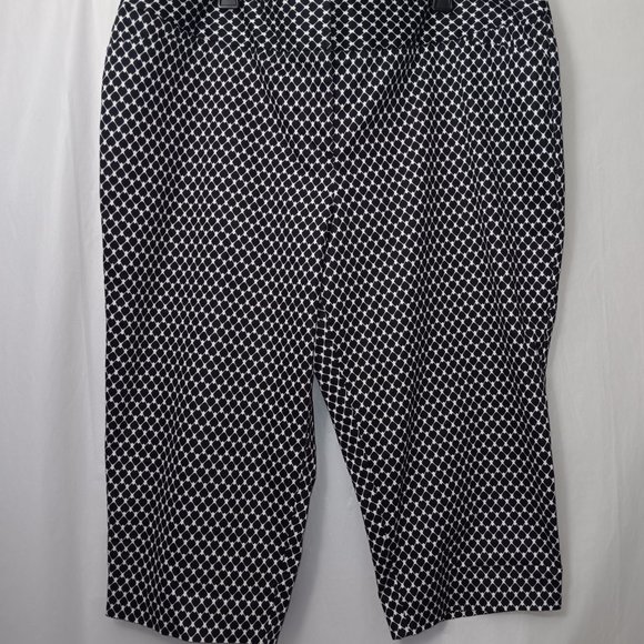 WORTHINGTON WOMAN MODERN FIT COTTON BLEND CAPRI PANTS - Picture 14 of 15